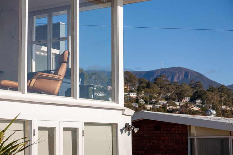 Birngana stylish spacious with stunning views