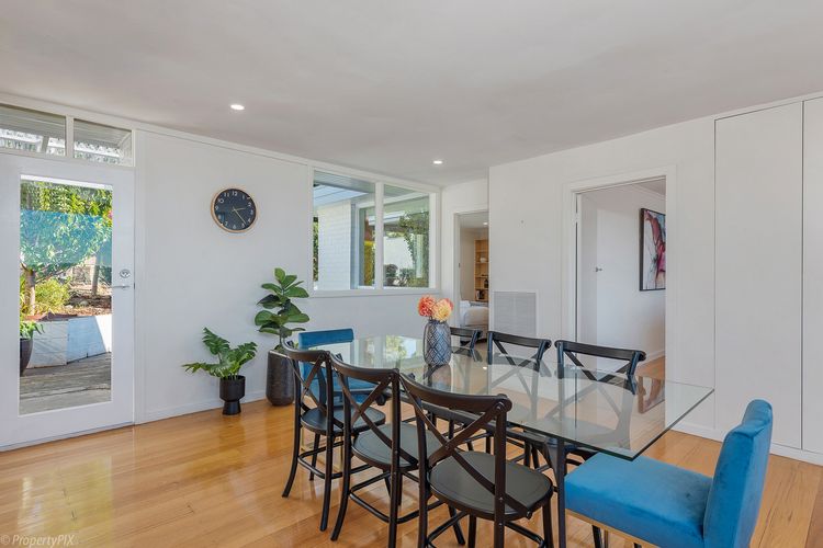 Dining room - entry level