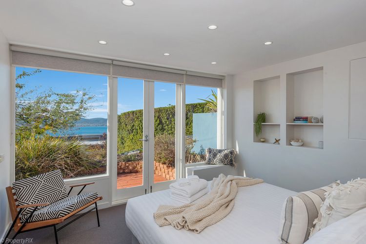 Queen bed with ensuite - lower level (please note: access via King bedroom and stairs)