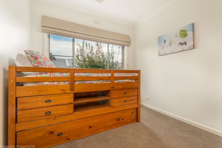 City Lights Spacious walk to restaurant strip