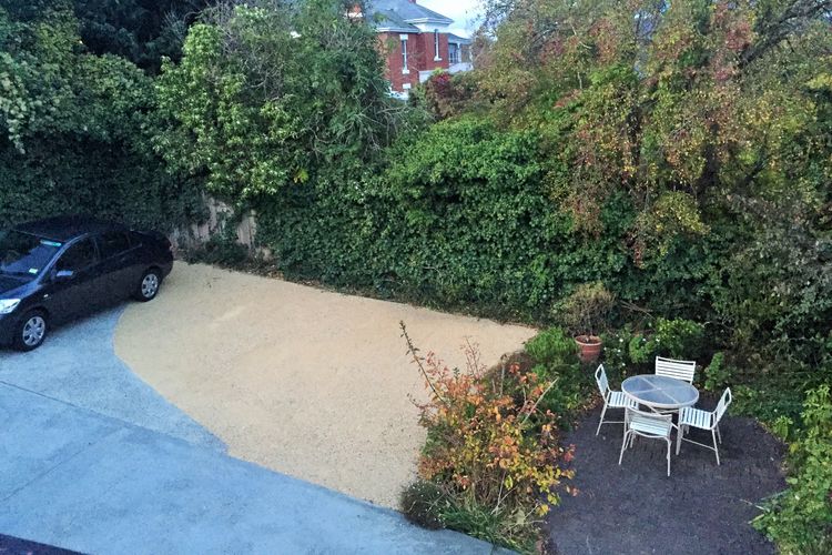 City Lights Spacious walk to restaurant strip