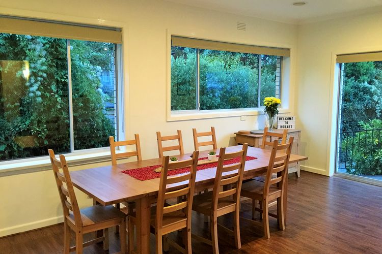 City Lights Spacious walk to restaurant strip