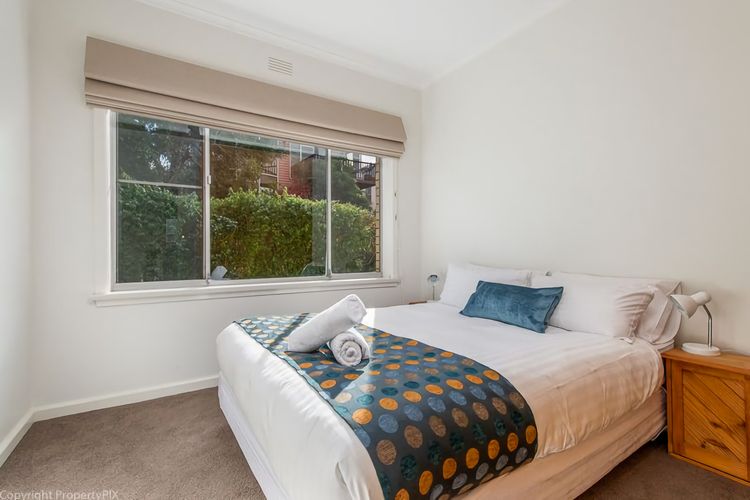 City Lights Spacious walk to restaurant strip