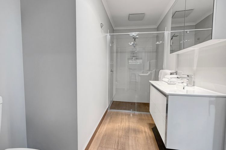 Snowgum Bright Retreat