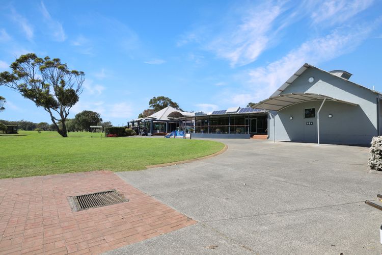 Bays Edge – Views Across Port Stephens
