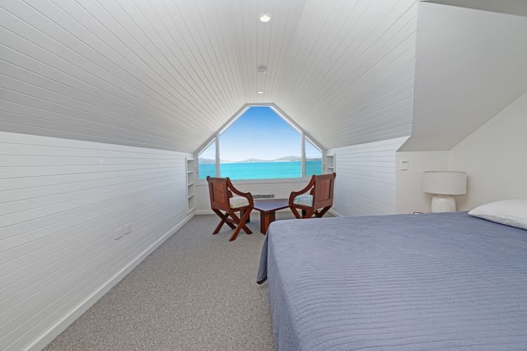 Bays Edge – Views Across Port Stephens