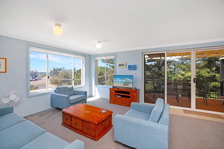 Aquarius 7 – Beach Views & Pool