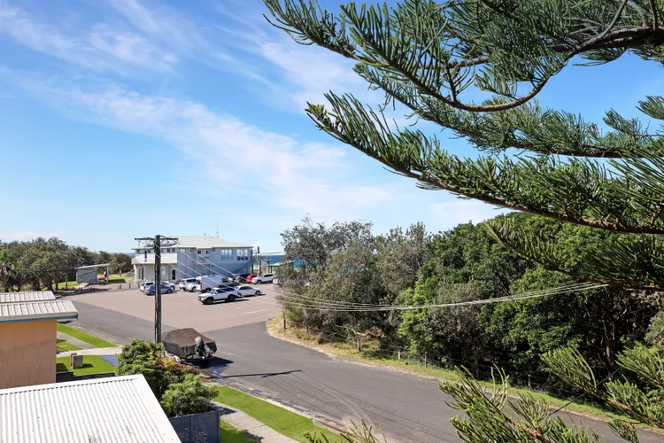 Aquarius 7 – Beach Views & Pool