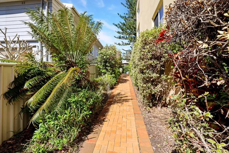 Aquarius 7 – Beach Views & Pool