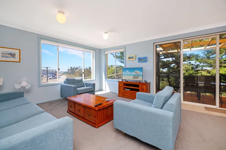 Aquarius 7 – Beach Views & Pool