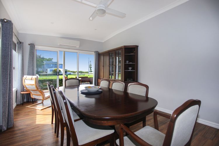 Black Possum Cottage – Views of the Bay