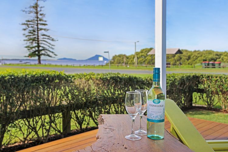 Black Possum Cottage – Views of the Bay