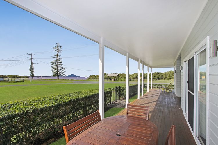 Black Possum Cottage – Views of the Bay