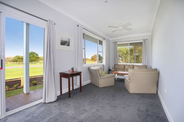 Black Possum Cottage – Views of the Bay