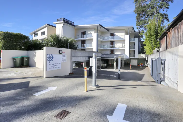 Boathouse 107 – Pool side apartment