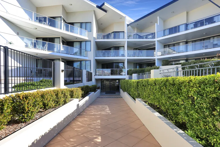 Boathouse 107 – Pool side apartment