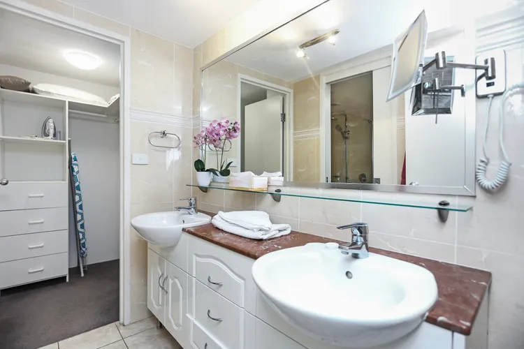 Boathouse 107 – Pool side apartment