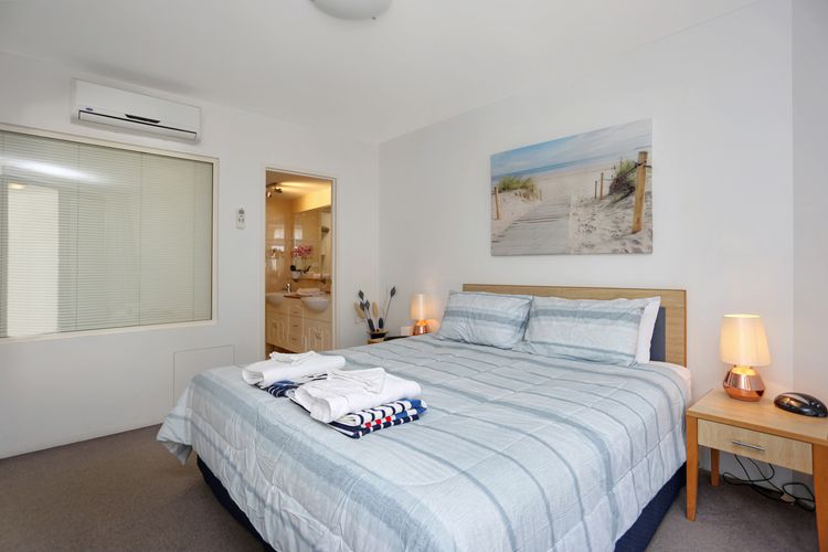 Boathouse 107 – Pool side apartment