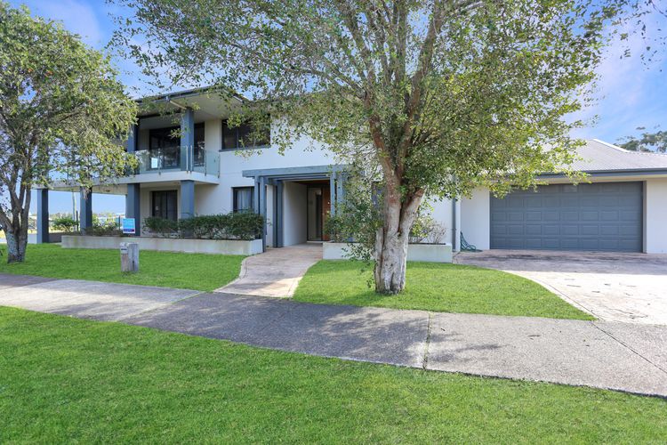 Expansive Myall River Views