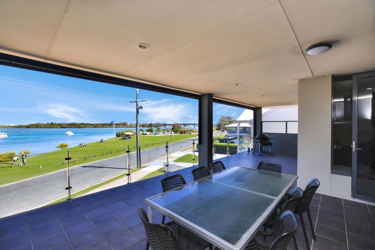 Expansive Myall River Views