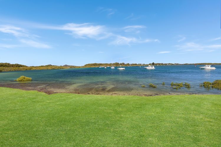 Expansive Myall River Views