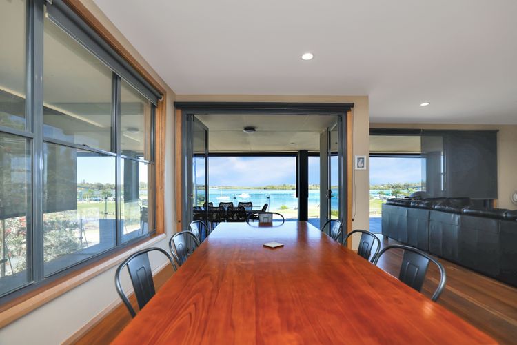 Expansive Myall River Views
