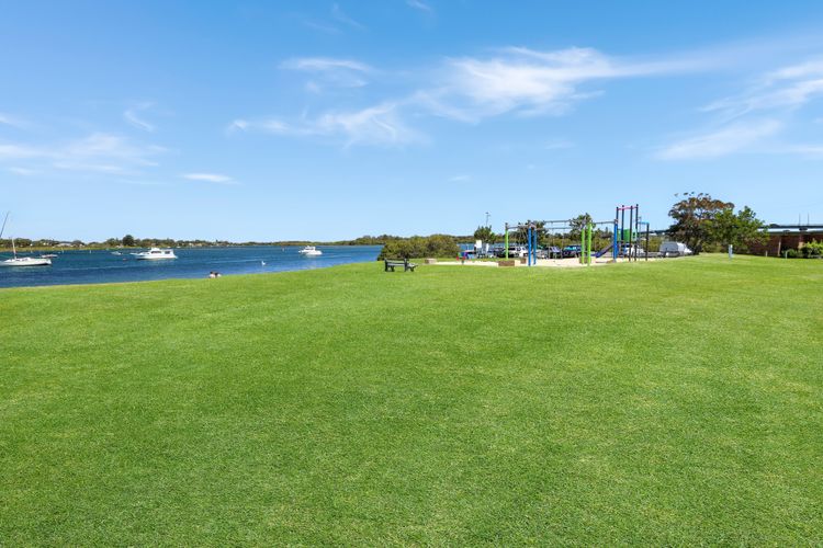 Expansive Myall River Views