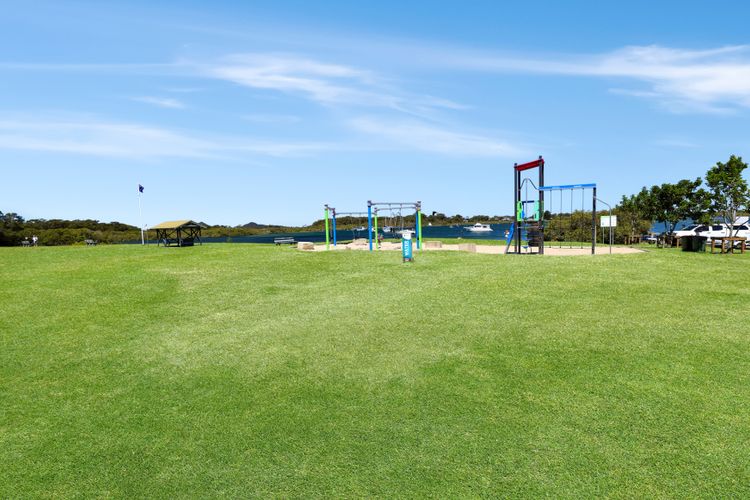 Expansive Myall River Views