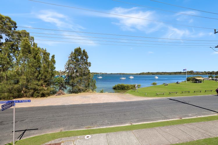 Expansive Myall River Views
