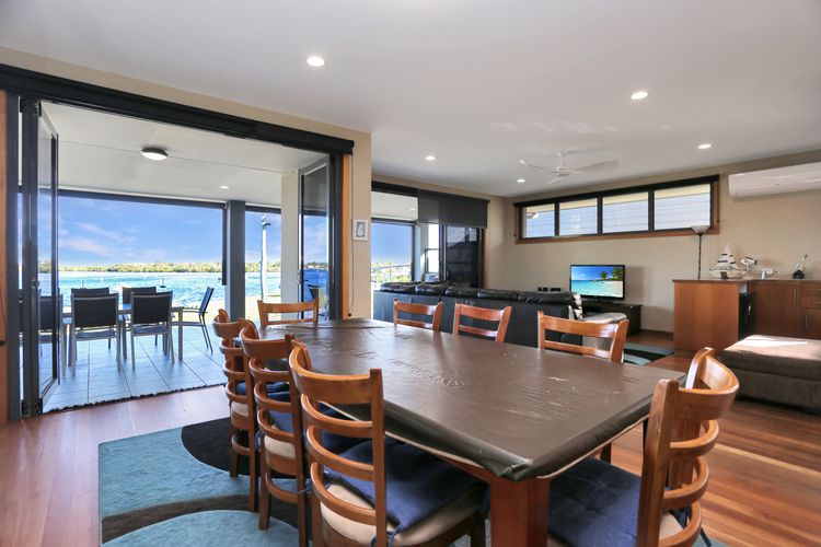 Expansive Myall River Views