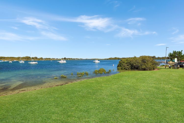 Expansive Myall River Views