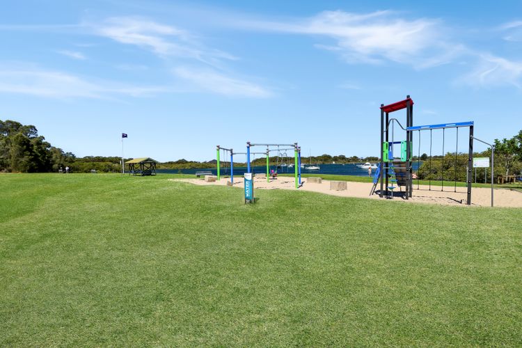 Expansive Myall River Views