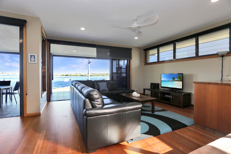 Expansive Myall River Views