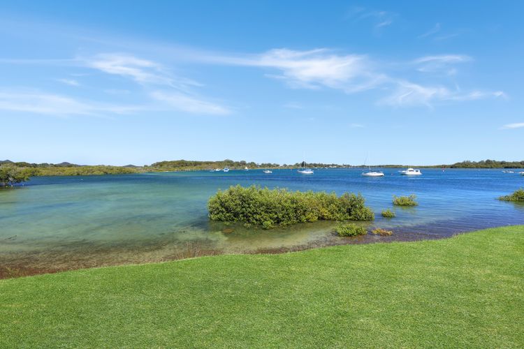 Expansive Myall River Views