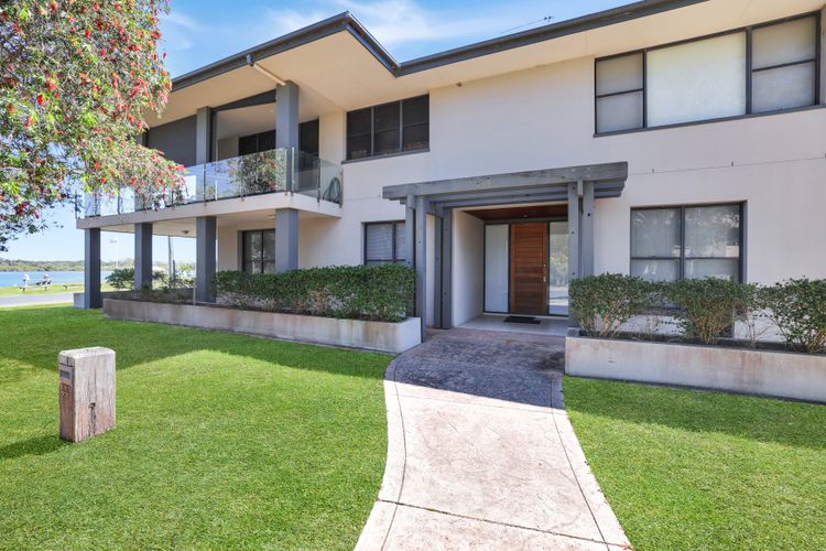 Expansive Myall River Views