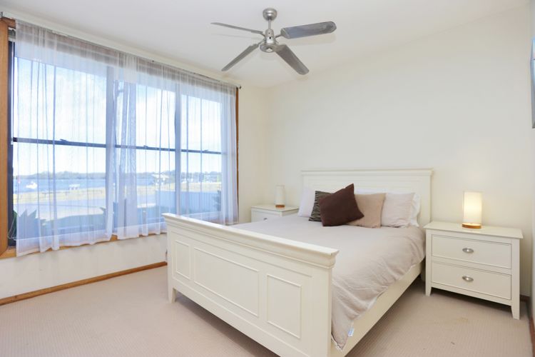 Expansive Myall River Views