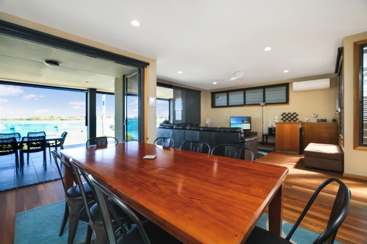 Expansive Myall River Views