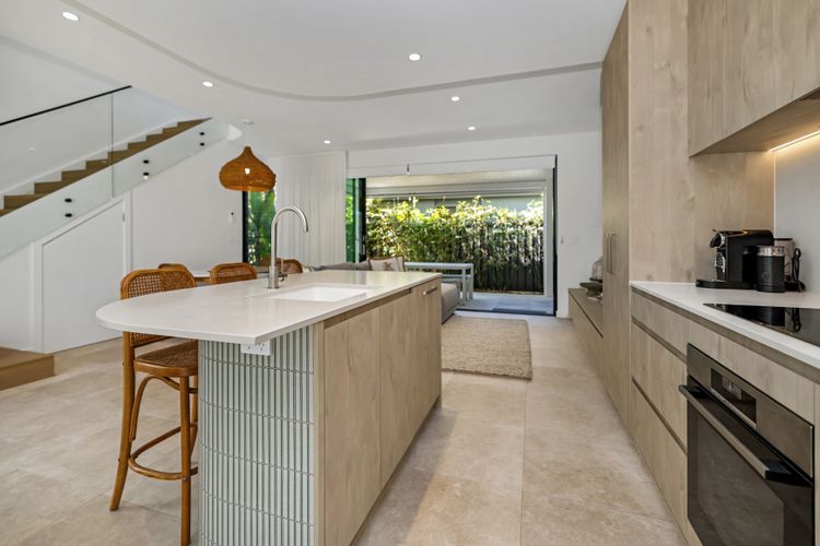 3/104 Booner Street