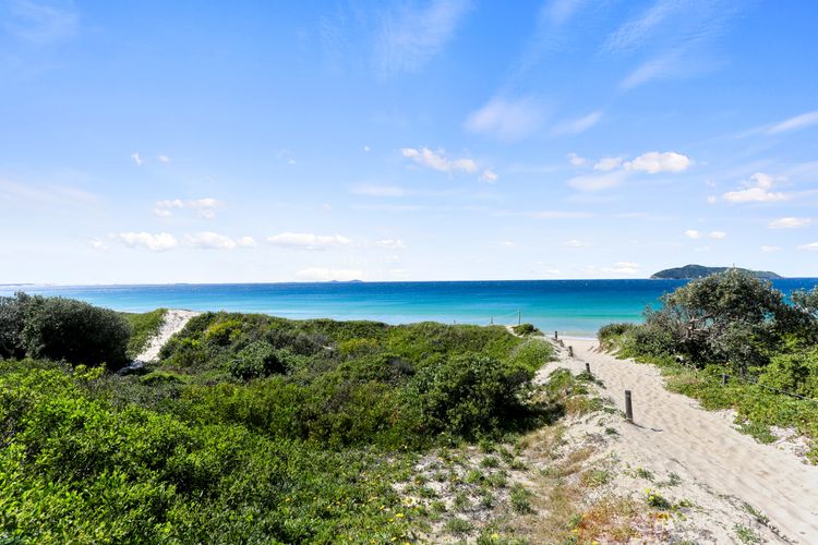 Providence 3 – 100m to the Beach, Ground Floor Retreat