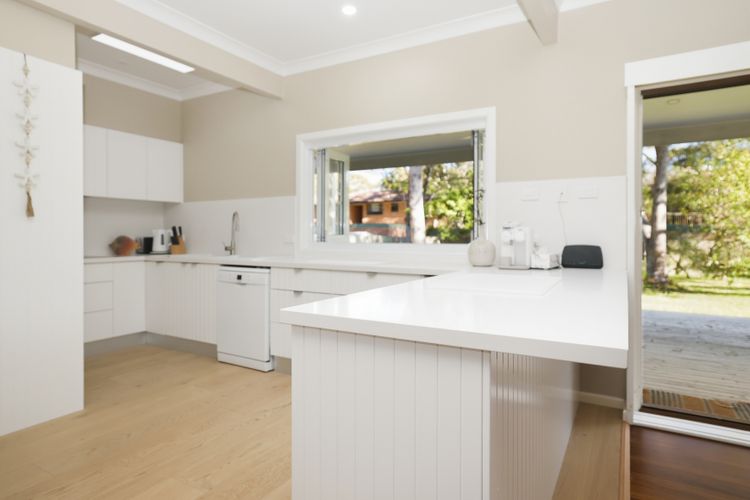 Summer Cottage – Walk to Beaches