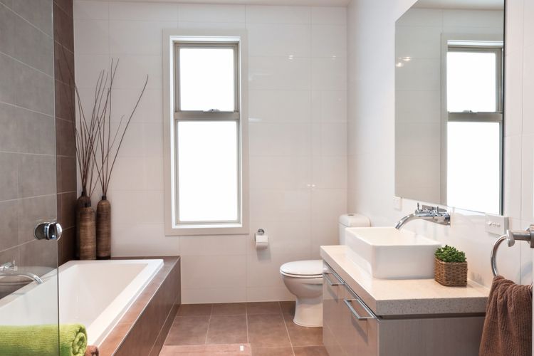 12aWardRd-MainBath1