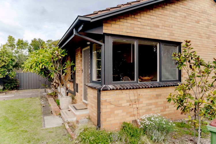 The Lonsdale Residence