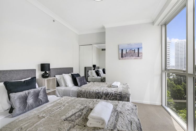Chevron Renaissance Apartment 1092