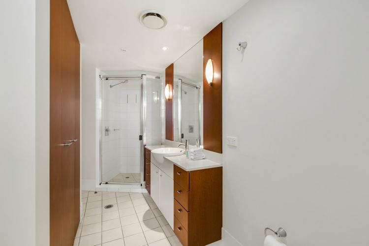 Chevron Renaissance Apartment 1092