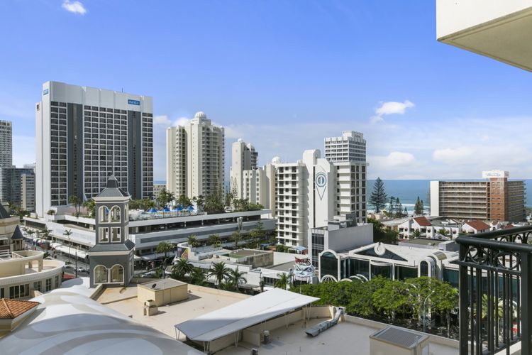 Chevron Renaissance Apartment 1092