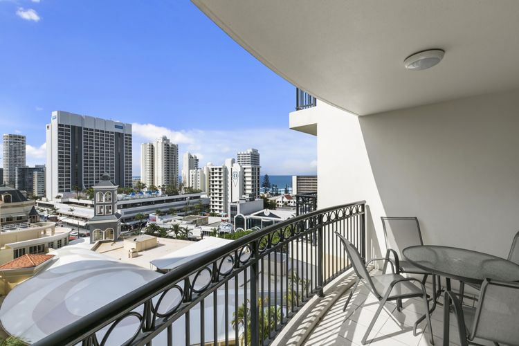 Chevron Renaissance Apartment 1092