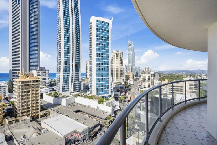 Chevron Renaissance Apartment 1135
