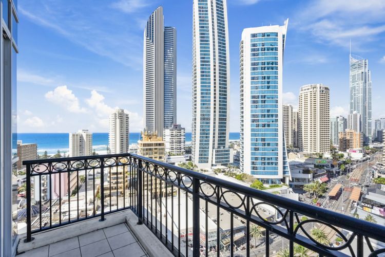 Chevron Renaissance Apartment 1135