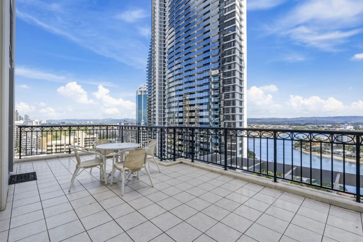 Chevron Renaissance Apartment 1135