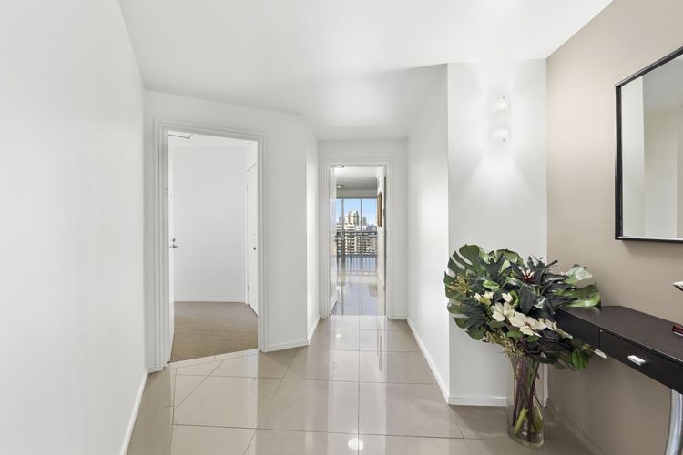 Chevron Renaissance Apartment 1135